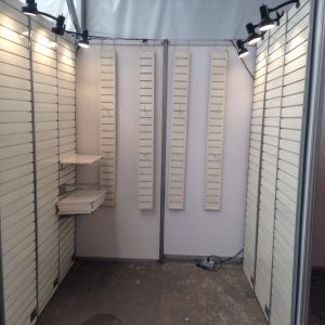Deco Stands Panel Ranurado 004